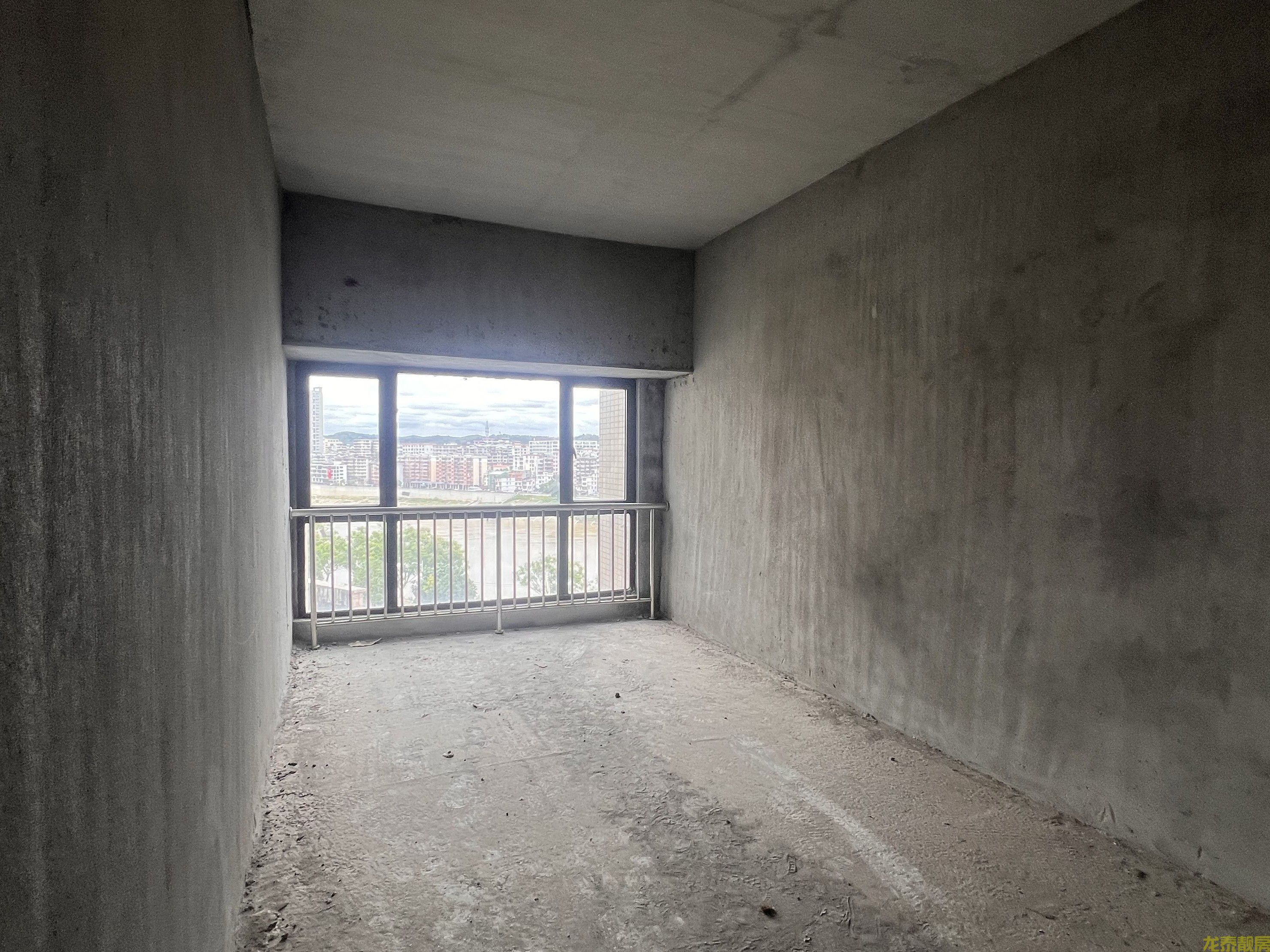 捡漏好房！佰隆山河一线江景单位